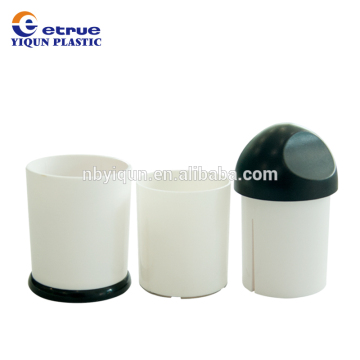 Manual cheese grater with coarse and fine blades