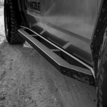 Custom Te-sla CYBERTRUCK Steel Rock Sliders Side Nerf Bars