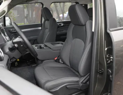 Promotional Dongfeng 4x4 Pickup Truck with Cummins 320hp Engine