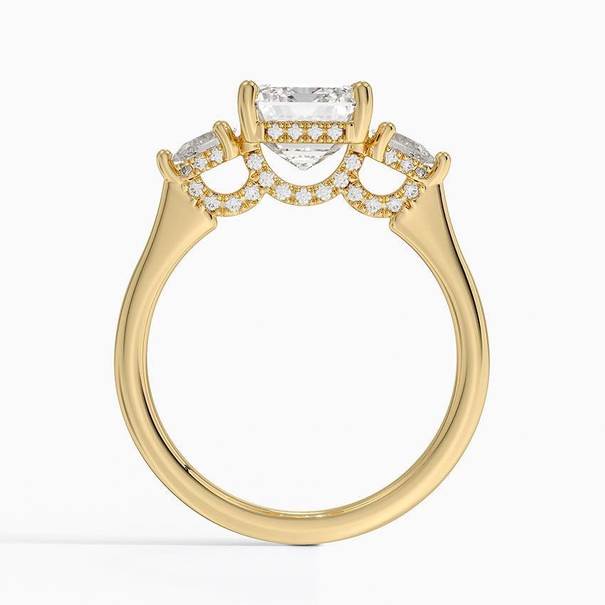 Anggulo ng profile na nagha-highlight sa masalimuot na scalloped diamond pave under-gallery - FLORAL JEWELRY