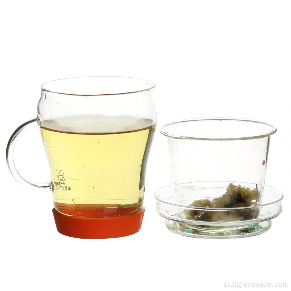 كوب شاي من الزجاج المنفوخ يدويًا بأوراق الشاي مع غطاء زجاجي