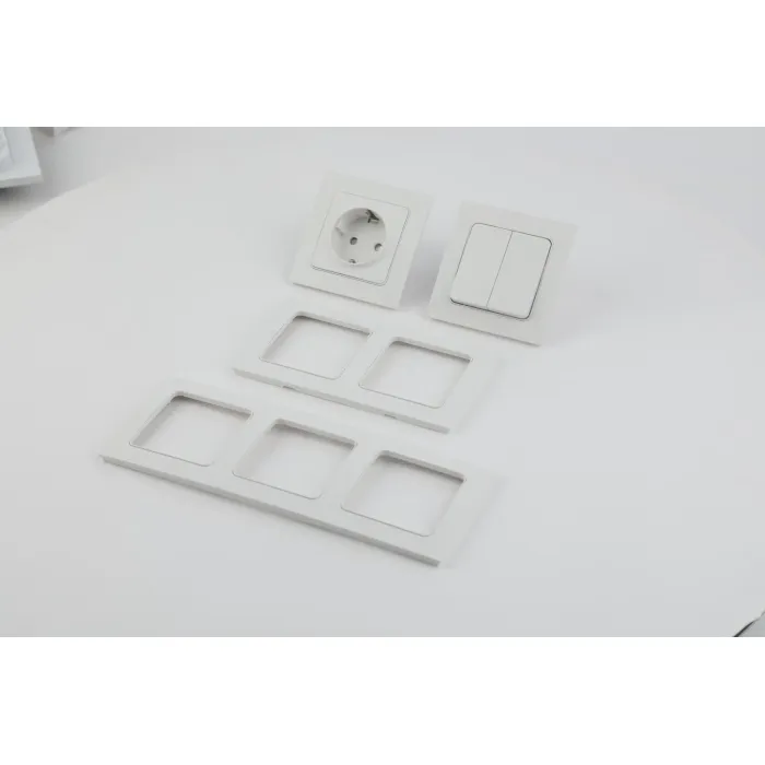 2-4 Saklar Gang dan Rangka Panel Soket