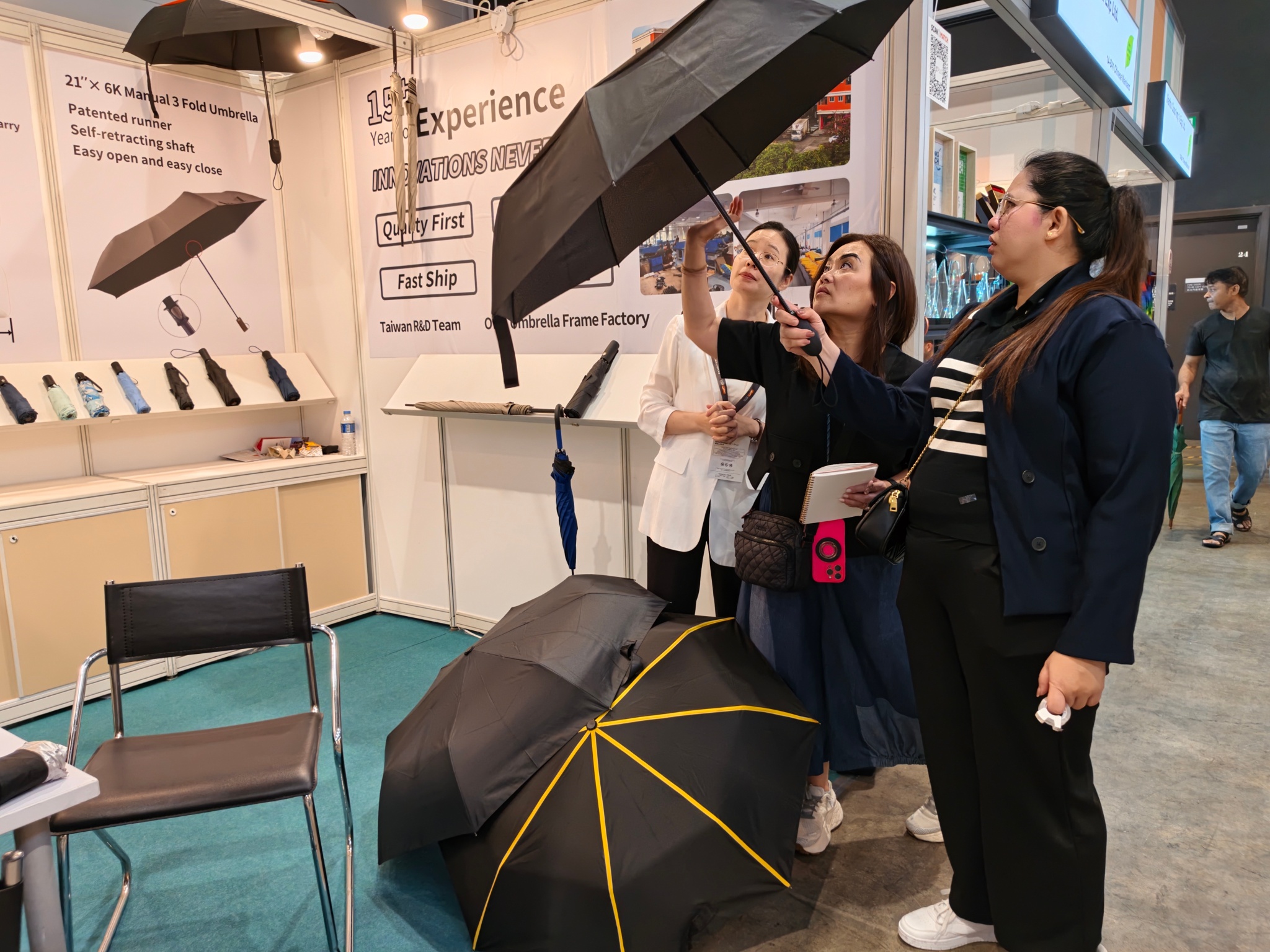 Hand-on-umbrella-feeling-stability