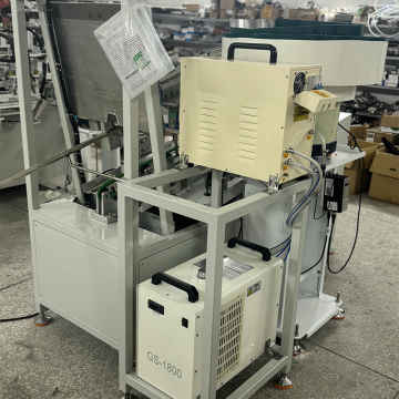 Machine d&#39;assemblage de cintres en plastique épais fiable