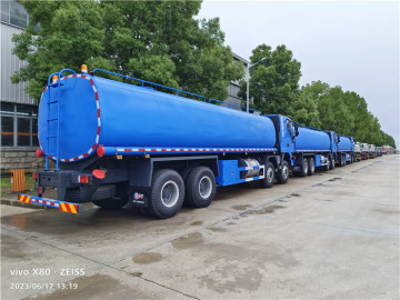 Camión cisterna de combustible de 30m3 8x4