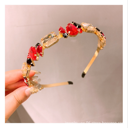 Sparkling Luxury: Exclusive Crystal and Gemstone Headbands for Women