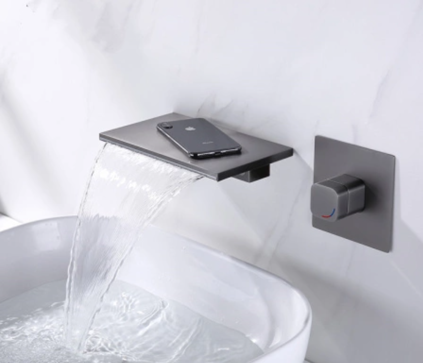 Wall-mounted Single Handle Faucet