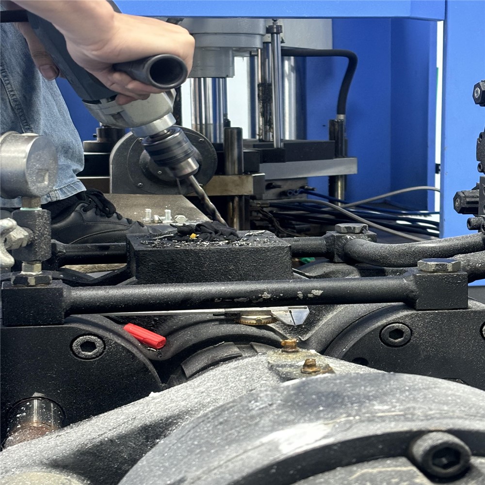 Injection molding machine maintenance