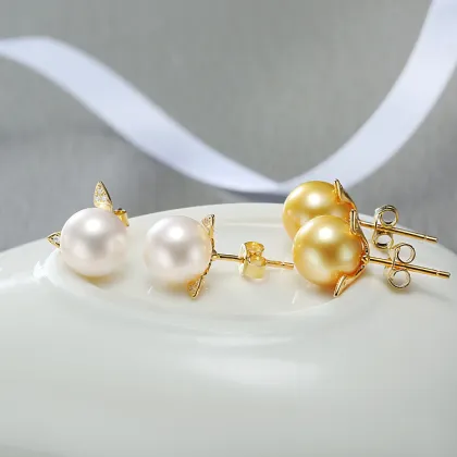Classical engagement traditional white pearl stud earrings with white diamond