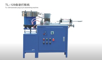 Automatic plug and pin assembling machine