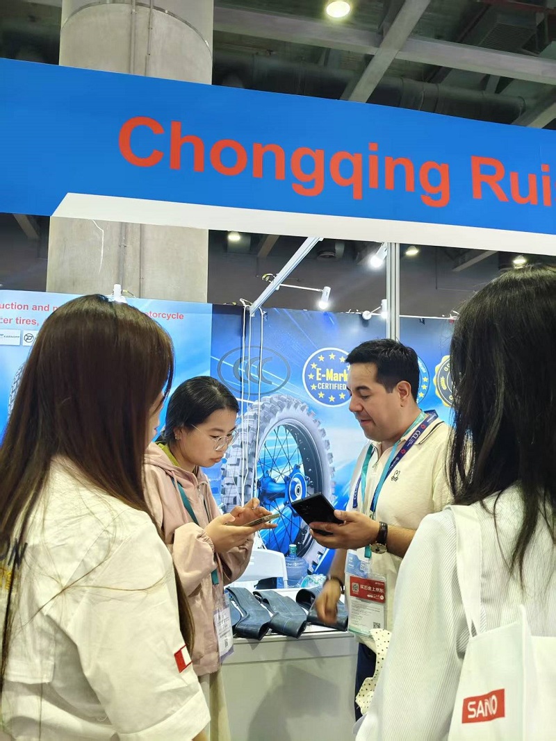 Canton Fair Sees a Surge in Orders! International Buyers Compete with Cash for Rislife KUMA Tires