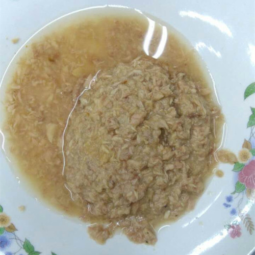 Tuna kalengan Abon dalam minyak sayur