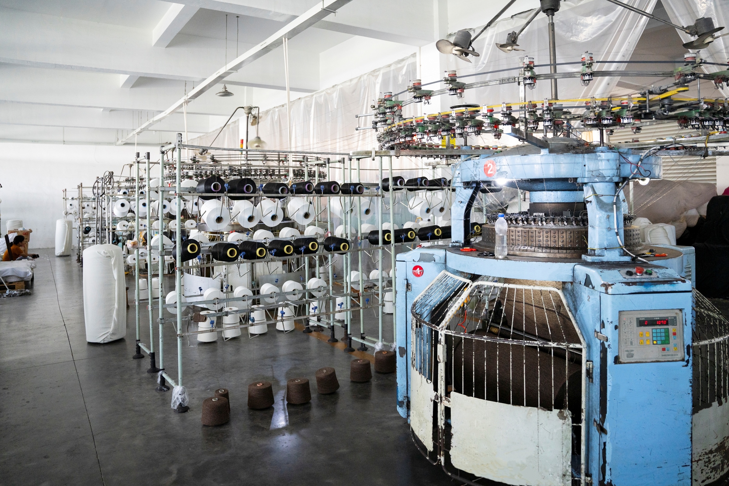 Shanglin Textile 40 knitting machines wool
