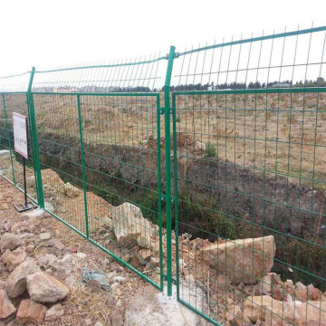 4mm Galvanized Welded Wire Mesh Fence for Cattle: Durable Farming Boundary Solution