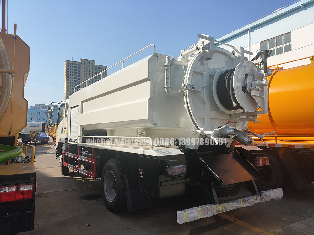 Sewage Suction Vehicle Jpg