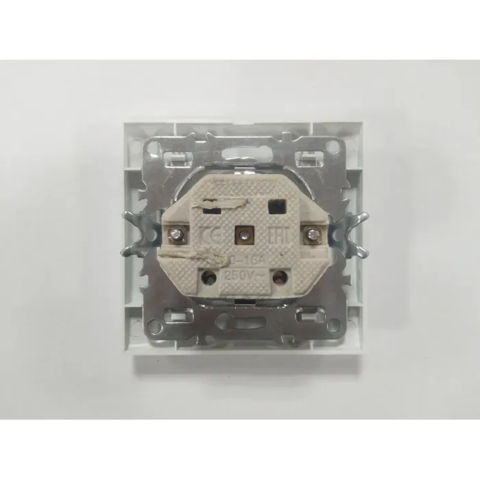 Soket Schuko Tipe Eropa dengan Basis Keramik