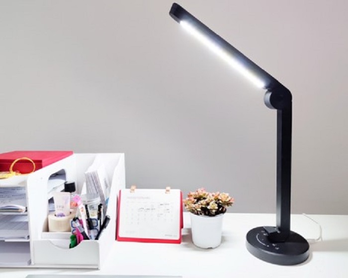 Adjustable Swing Arm Desk Lamp with Dimmable