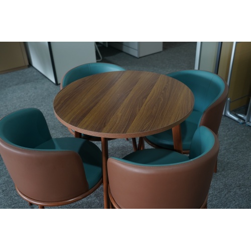 Conjunto de mesa de centro redonda com cadeiras