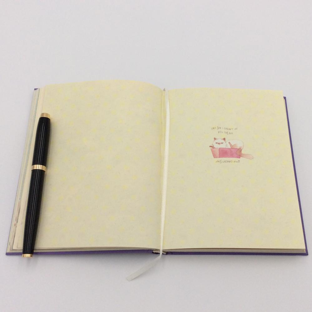 Cuaderno lindo de papel con gráfico lindo
