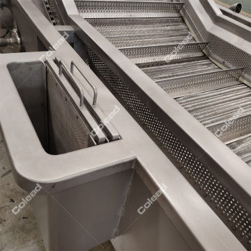 Multi-material bubble cleaning machine for salad processing