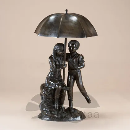 Children shaped sculptures Bronze Boy and Girl Umbrella Fountain