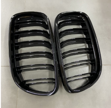 Per BMW E90 Front Grille Black Gloss 2pcs