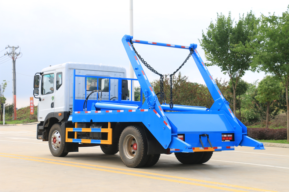 hook loader truck for construction waste