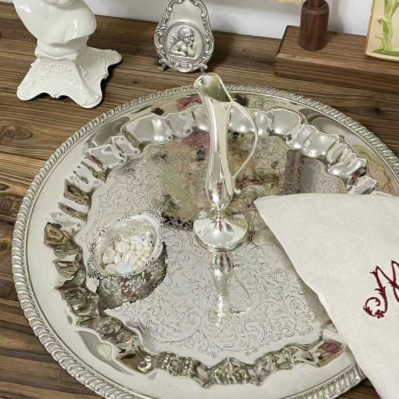 Luxury Silver Plated Dinnerware with Exquisite Embroidered Napkins