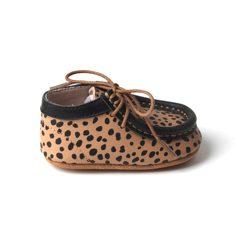 Scarpe casual sveglie del bambino