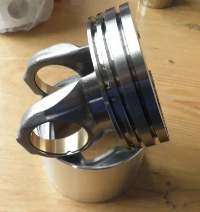 NAVISTAR two piece piston DT530E engine 1836320C1,1833433C1