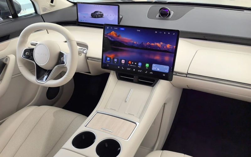 LUXEED R7