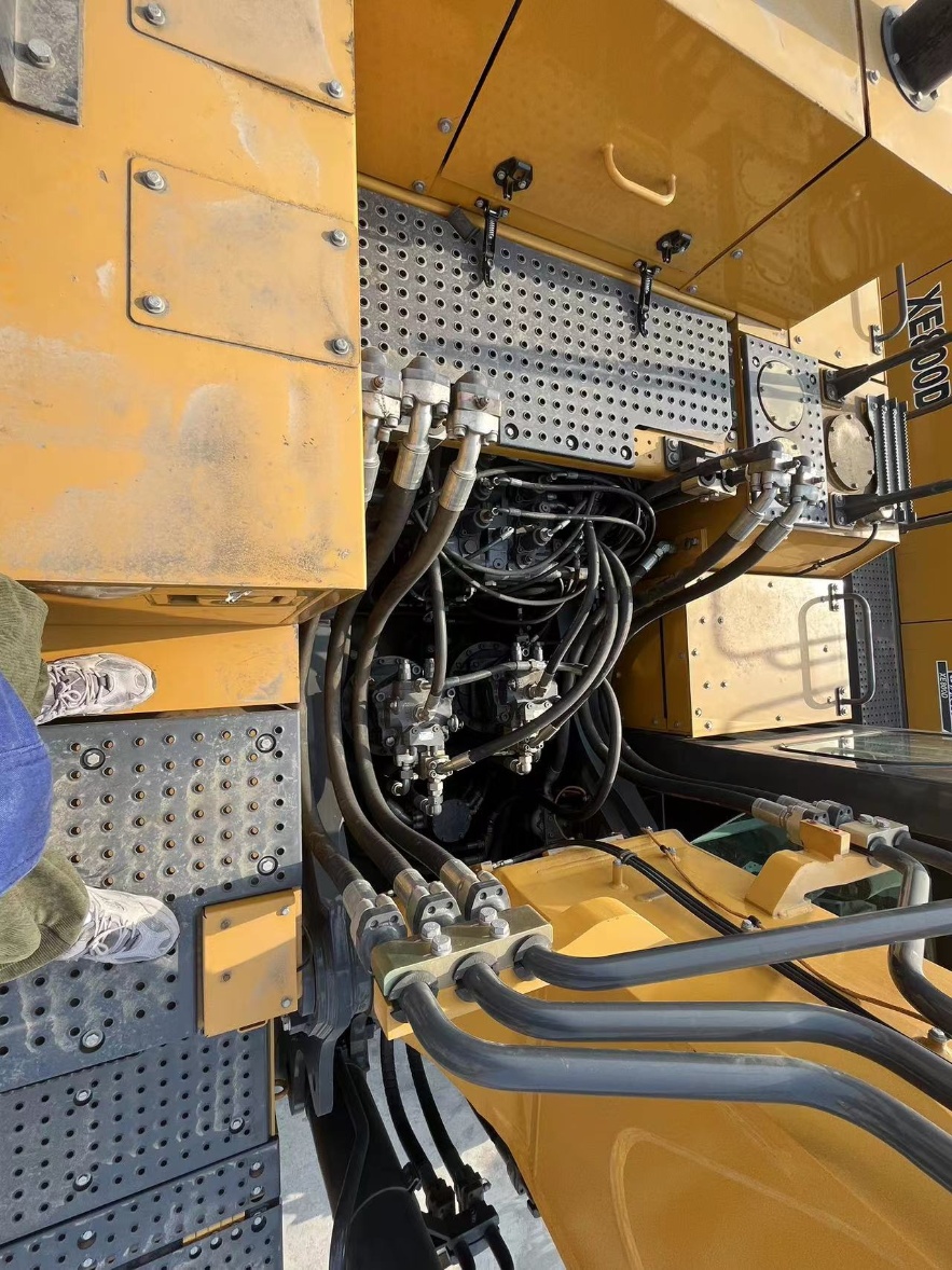 Used XCMG XE700DA crawler excavator