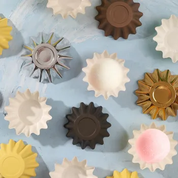 Hot Sale: Kitchen Cooking Supplies & Cake Decorating Tools for Snowflake Cakes and Muffin Cupcakes