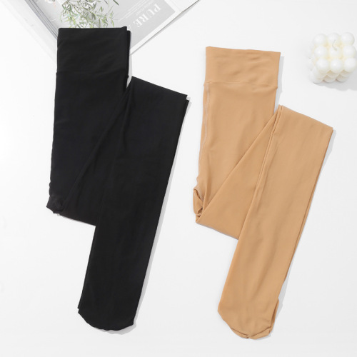 Medium thick oversized pantyhose