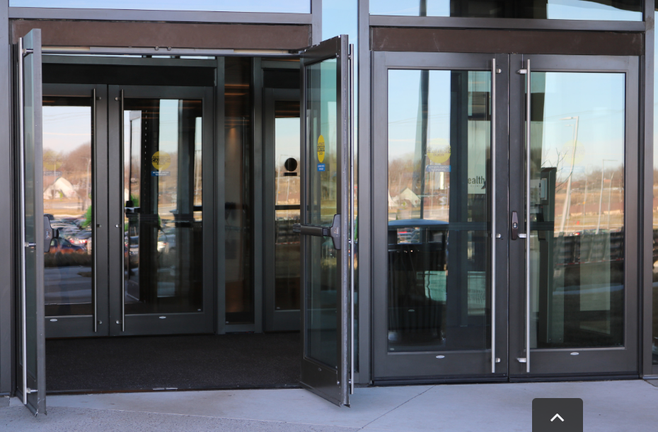 Aluminum commercial doors