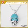 Collar colgante de piedras preciosas de calavera turquesa con cadena de plata