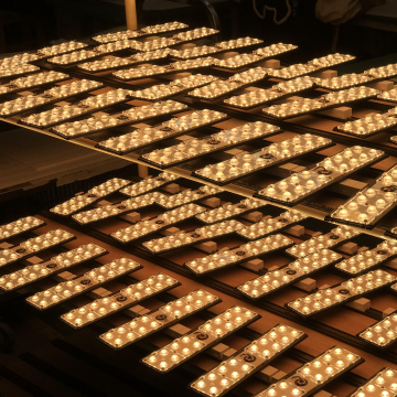 PNY Zigbee Ultra Slim LED Grille Track Light พร้อมมุมที่ปรับได้สำหรับสปอตไลท์ที่ติดตั้งพื้นผิวเชิงพาณิชย์