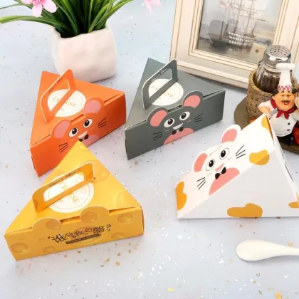 Factory Direct Portable Triangle Cheesecake and Mousse Pudding Cake Boxes: Elegant Paper Packaging Solutions