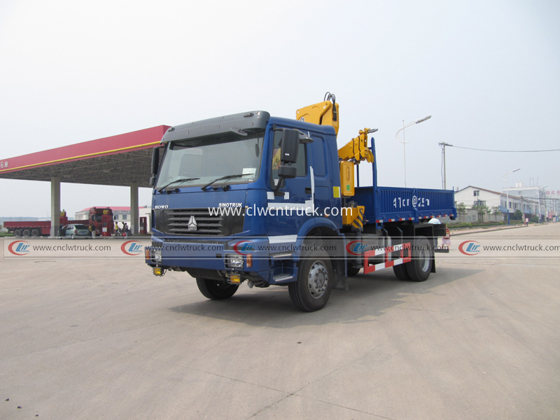 sinotruck crane truck