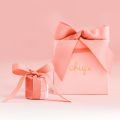 Маленькие розовые подарочные пакеты с ленточным галстуком