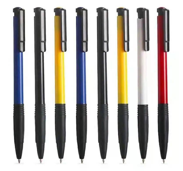 Machine de moulage par injection verticale pour stylo à bille bicolore