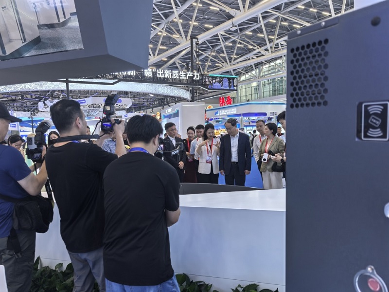 Sennan Electric Showcases Innovative Achievements at the Canton Fair and China International Small and Medium Enterprises Fair; Smart Charging Pile Attracts Attention from Ministry Leaders