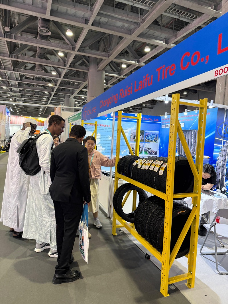 The Canton Fair is abuzz with excitement, and Ruisilaifu's KUMA brand tires are winning over customers from multiple countries