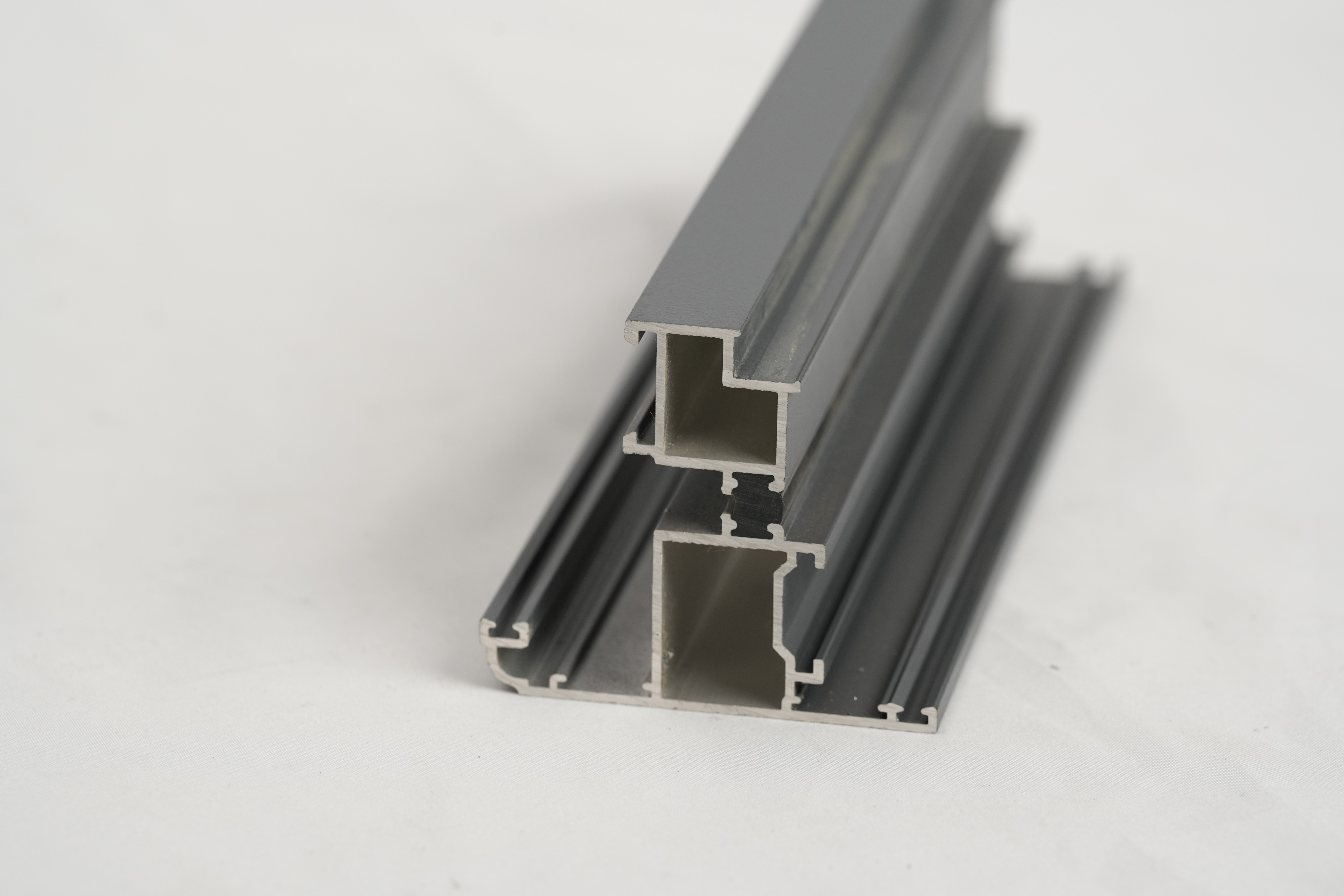 Thermal insulation profiles