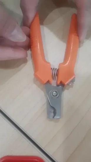 Safe Pet Nail Clippers with Protective Device