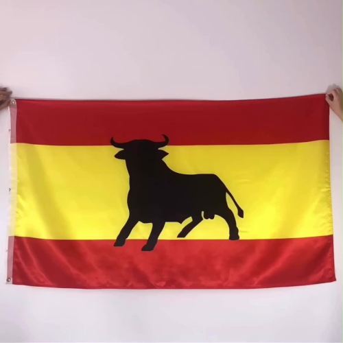 Fliegende spanische Flagge des Polyester Black Bull im Freien