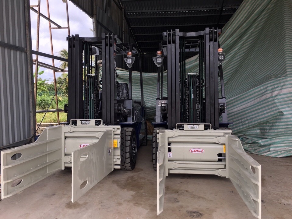 3T Forklift With Bale Clamps