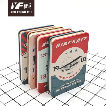 Cuaderno de tapa metálica estilo tráfico retro