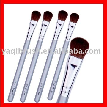 Goat hair eye shadow brush