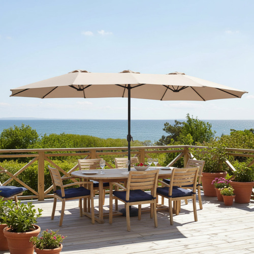 Grand parasol durable pour une utilisation sur un patio extérieur